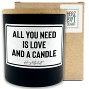 Duftkerze mit Spruch – All you need is love and a candle – liebevolles Geschenk, handgemachte Sojakerze im Glas, nachhaltig, optional mit personalisiertem Bambusdeckel