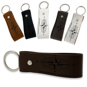 Schlüsselanhänger aus echtem Rindsleder – personalisierbar mit Koordinaten, Kompass oder Wunschtext – handgefertigtes Liebesgeschenk für Paare.