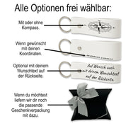Schlüsselanhänger aus echtem Rindsleder – personalisierbar mit Koordinaten, Kompass oder Wunschtext – handgefertigtes Liebesgeschenk für Paare.