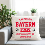 Fussball Kissen | Ich bin ein Bayern Fan - Ansprechen während des Spiels auf eigene Gefahr | Dekokissen für Fußballfans