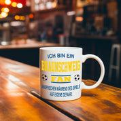 Fussball Tasse | Ich bin ein Braunschweig Fan - Ansprechen während des Spiels auf eigene Gefahr | Keramiktasse für Fußballfans