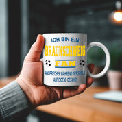 Fussball Tasse | Ich bin ein Braunschweig Fan - Ansprechen während des Spiels auf eigene Gefahr | Keramiktasse für Fußballfans