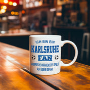 Fussball Tasse | Ich bin ein Karlsruhe Fan - Ansprechen während des Spiels auf eigene Gefahr | Keramiktasse für Fußballfans