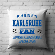 Fussball Kissen | Ich bin ein Karlsruhe Fan - Ansprechen während des Spiels auf eigene Gefahr | Dekokissen für Fußballfans