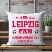 Fussball Kissen | Ich bin ein Leipzig Fan - Ansprechen während des Spiels auf eigene Gefahr | Dekokissen für Fußballfans