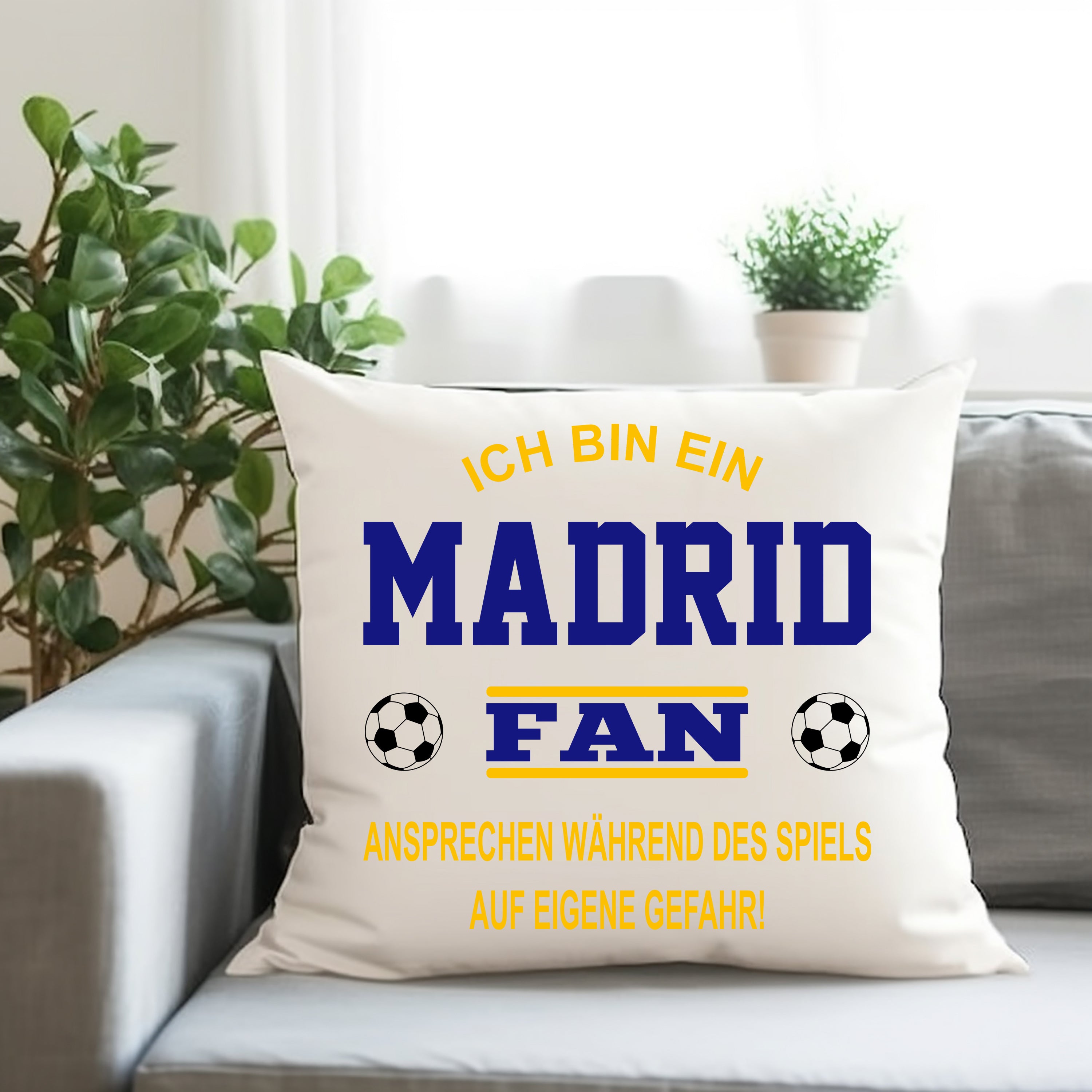 Fussball Kissen | Ich bin ein Madrid Fan - Ansprechen während des Spiels auf eigene Gefahr | Dekokissen für Fußballfans