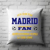 Fussball Kissen | Ich bin ein Madrid Fan - Ansprechen während des Spiels auf eigene Gefahr | Dekokissen für Fußballfans