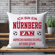 Fussball Kissen | Ich bin ein Nürnberg Fan - Ansprechen während des Spiels auf eigene Gefahr | Dekokissen für Fußballfans