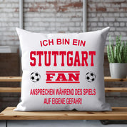 Fussball Kissen | Ich bin ein Stuttgart Fan - Ansprechen während des Spiels auf eigene Gefahr | Dekokissen für Fußballfans