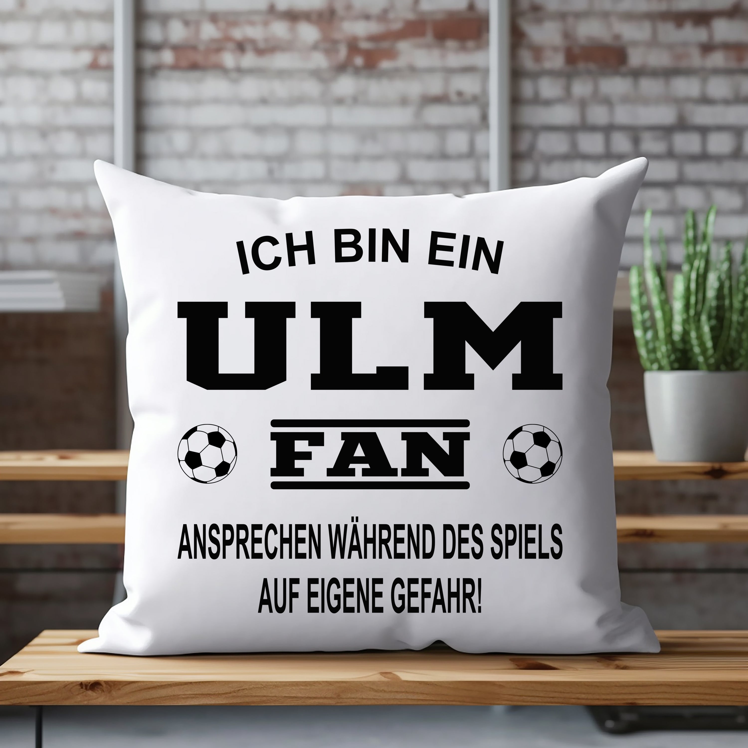 Fussball Kissen | Ich bin ein Ulm Fan - Ansprechen während des Spiels auf eigene Gefahr | Dekokissen für Fußballfans