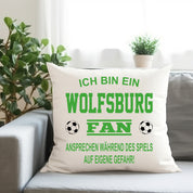 Fussball Kissen | Ich bin ein Wolfsburg Fan - Ansprechen während des Spiels auf eigene Gefahr | Dekokissen für Fußballfans