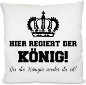 Kissen mit Spruch: Hier regiert der König! Bis die Königin wieder da ist! | Dekokissen mit Füllung | 40x40cm