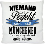 Kissen mit Spruch: Niemand ist perfekt Aber als Münchener ist Man verdammt nah dran. | Dekokissen mit Füllung | 40x40cm