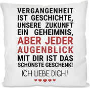 Kissen mit Spruch - Vergangenheit ist Geschichte, unsere Zukunft ein Geheimnis, aber jeder Augenblick mit dir ist das schönste Geschenk! Ich Liebe Dich! | Dekokissen mit Füllung | 40x40cm
