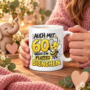 Herzbotschaft Tasse 60. Geburtstag Flottes Bienchen Geschenk für Frau