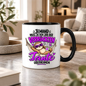 Herzbotschaft Verrückte Tante Tasse – Jemand muss ja den Job der verrückten Tante übernehmen – Lustige Kaffeetasse 330 ml mit Faultier Motiv – Geschenk für Tante, Lieblingstante, Schwester und Schwägerin – Originelle Spruchtasse mit Humor