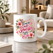 Herzbotschaft Schwester Tasse – Du bist die beste Schwester, wie schön dass es dich gibt – Kaffeetasse 330 ml mit rosa Blumen und Herzen – Geschenk für Schwester zum Geburtstag, Weihnachten, als Dankeschön oder kleine Aufmerksamkeit