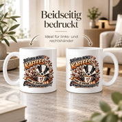 Herzbotschaft Dachs Tasse – Berühren meines Kaffees führt zu spontaner Erwerbsunfähigkeit – Lustige Kaffeetasse mit frechem Dachs Motiv – Geschenk für Kaffeeliebhaber, Kollegen und Büro – 330 ml