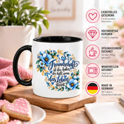 Herzbotschaft Freundschaft Tasse – Freundschaft ist der Anker, der hält, wenn das Leben stürmt – Kaffeetasse mit blauen Blumen und Herzen – Geschenk für beste Freundin, Freund, BFF und Lieblingsmensch – 330 ml
