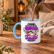 Herzbotschaft Verrückte Tante Tasse – Jemand muss ja den Job der verrückten Tante übernehmen – Lustige Kaffeetasse 330 ml mit Faultier Motiv – Geschenk für Tante, Lieblingstante, Schwester und Schwägerin – Originelle Spruchtasse mit Humor