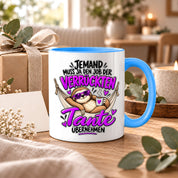 Herzbotschaft Verrückte Tante Tasse – Jemand muss ja den Job der verrückten Tante übernehmen – Lustige Kaffeetasse 330 ml mit Faultier Motiv – Geschenk für Tante, Lieblingstante, Schwester und Schwägerin – Originelle Spruchtasse mit Humor