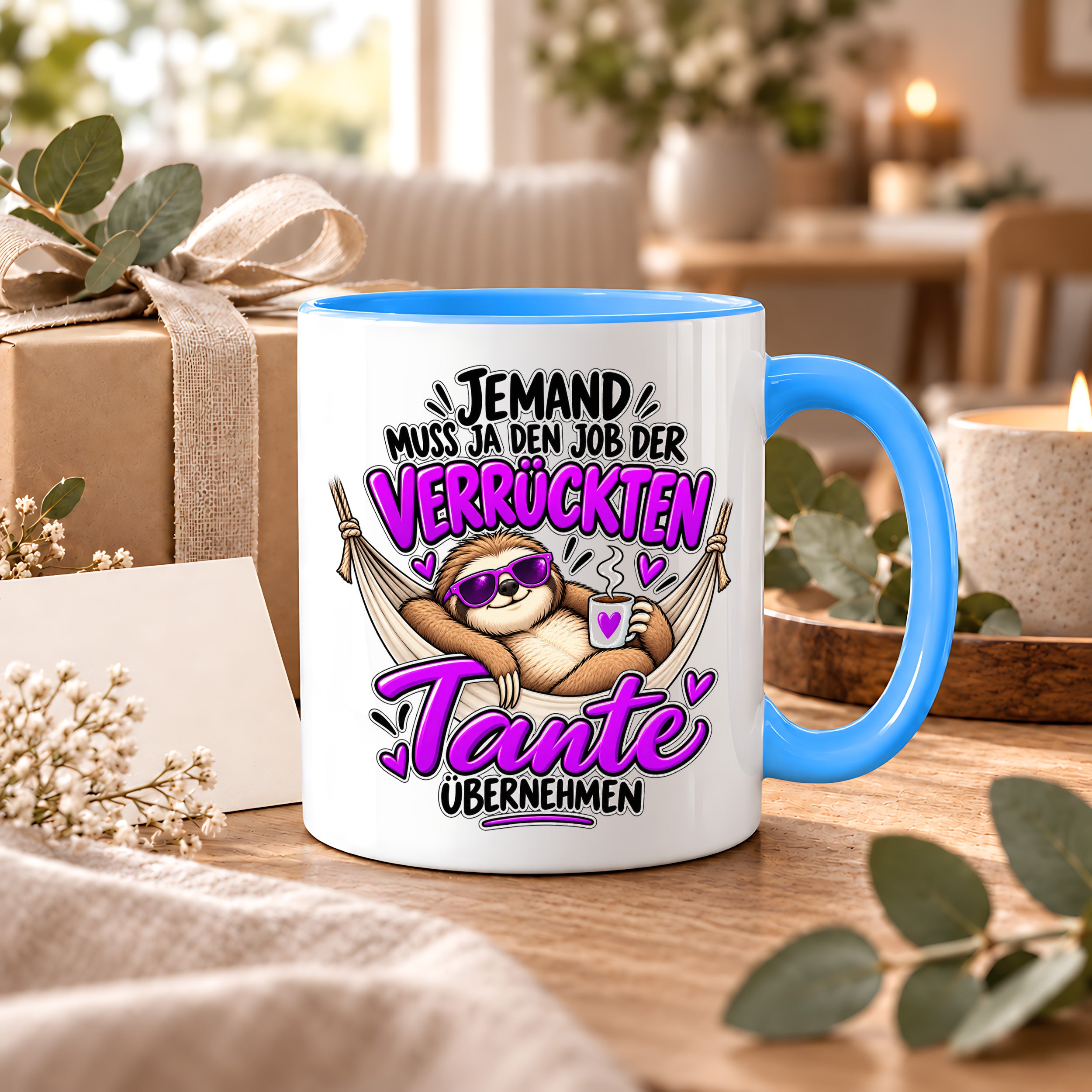 Herzbotschaft Verrückte Tante Tasse – Jemand muss ja den Job der verrückten Tante übernehmen – Lustige Kaffeetasse 330 ml mit Faultier Motiv – Geschenk für Tante, Lieblingstante, Schwester und Schwägerin – Originelle Spruchtasse mit Humor
