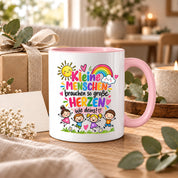 Tasse Erzieherin Geschenk Kleine Menschen große Herzen Kita Kindergarten Dankeschön Pädagogin Geburtstag Weihnachten 330 ml Kindergärtnerin