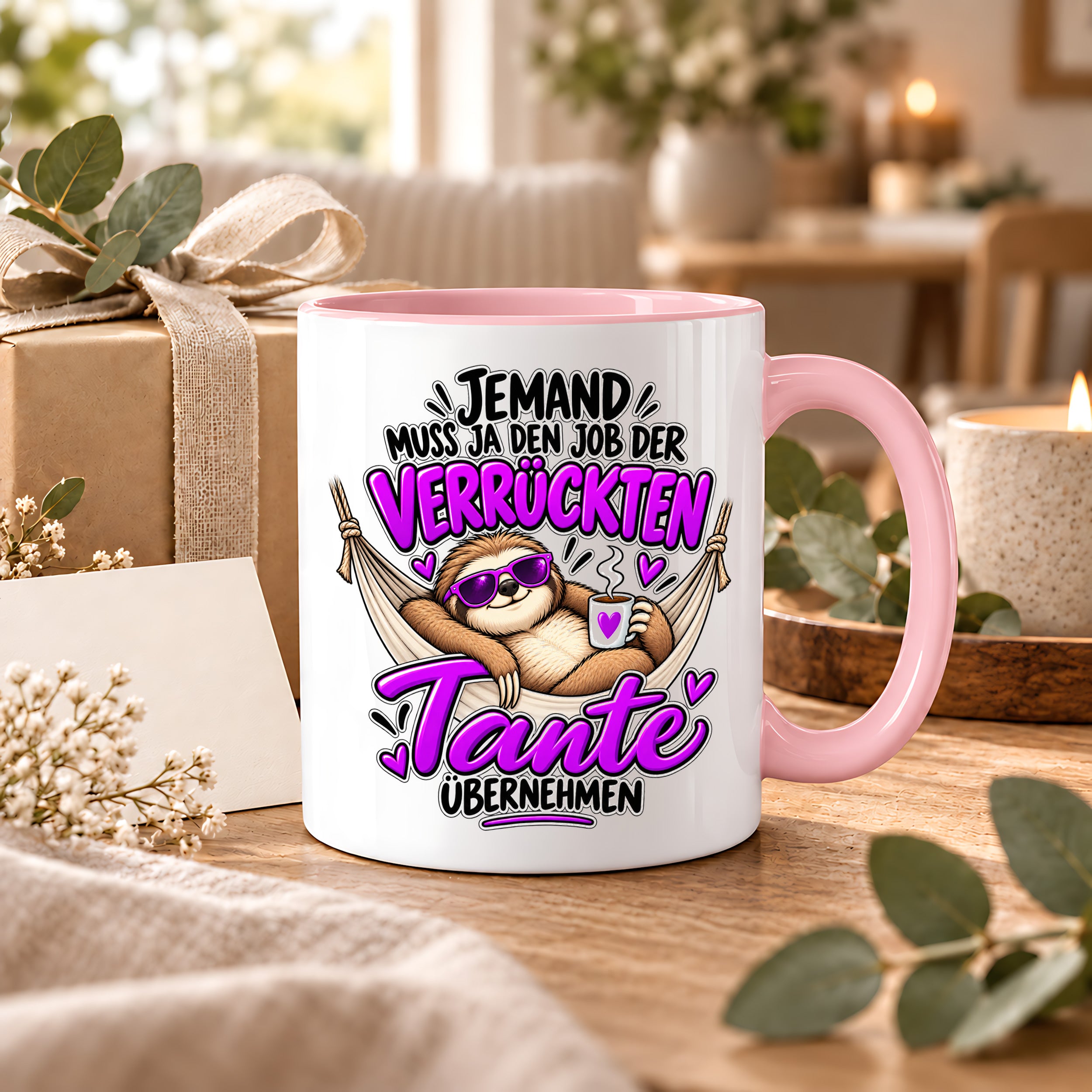 Herzbotschaft Verrückte Tante Tasse – Jemand muss ja den Job der verrückten Tante übernehmen – Lustige Kaffeetasse 330 ml mit Faultier Motiv – Geschenk für Tante, Lieblingstante, Schwester und Schwägerin – Originelle Spruchtasse mit Humor