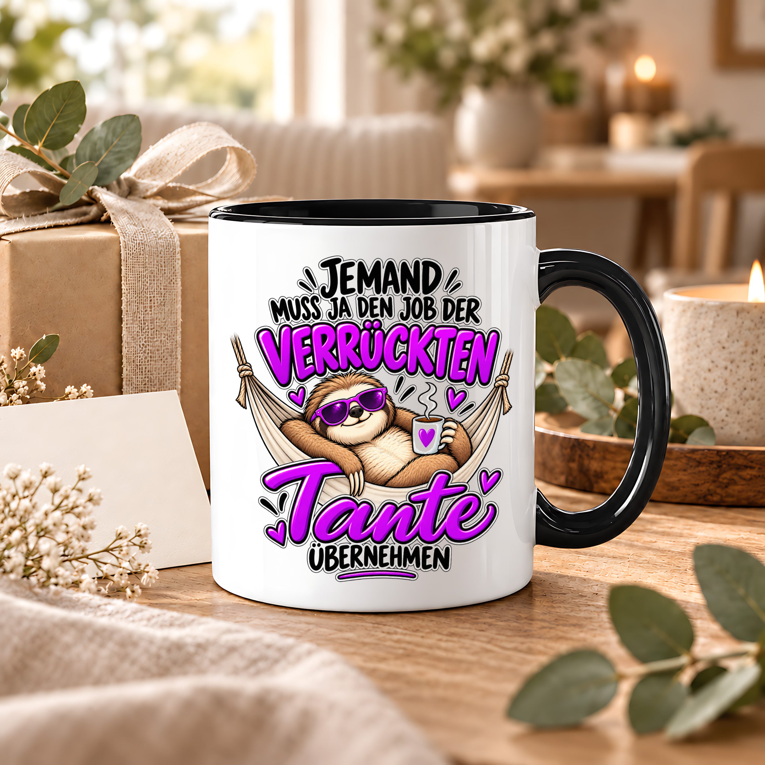 Herzbotschaft Verrückte Tante Tasse – Jemand muss ja den Job der verrückten Tante übernehmen – Lustige Kaffeetasse 330 ml mit Faultier Motiv – Geschenk für Tante, Lieblingstante, Schwester und Schwägerin – Originelle Spruchtasse mit Humor
