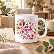 Herzbotschaft Schwester Tasse – Du bist die beste Schwester, wie schön dass es dich gibt – Kaffeetasse 330 ml mit rosa Blumen und Herzen – Geschenk für Schwester zum Geburtstag, Weihnachten, als Dankeschön oder kleine Aufmerksamkeit