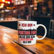 Tasse mit Motiv - Ich bin Fortuna Fan also bin ich cooler als du! | Fußball Keramiktasse für Düsseldorf Fan | Skyline deiner Stadt