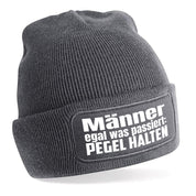 Beanie Strickmütze mit Spruch | Männer egal was passiert: Pegel halten | Farbwahl | Angenehm weich | Onesize