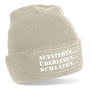 Beanie Strickmütze mit Spruch | Aufstehen Überleben Schlafen | Farbwahl | Angenehm weich | Onesize