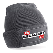 Beanie Strickmütze mit Spruch | Es eskaliert eh | Farbwahl | Angenehm weich | Onesize