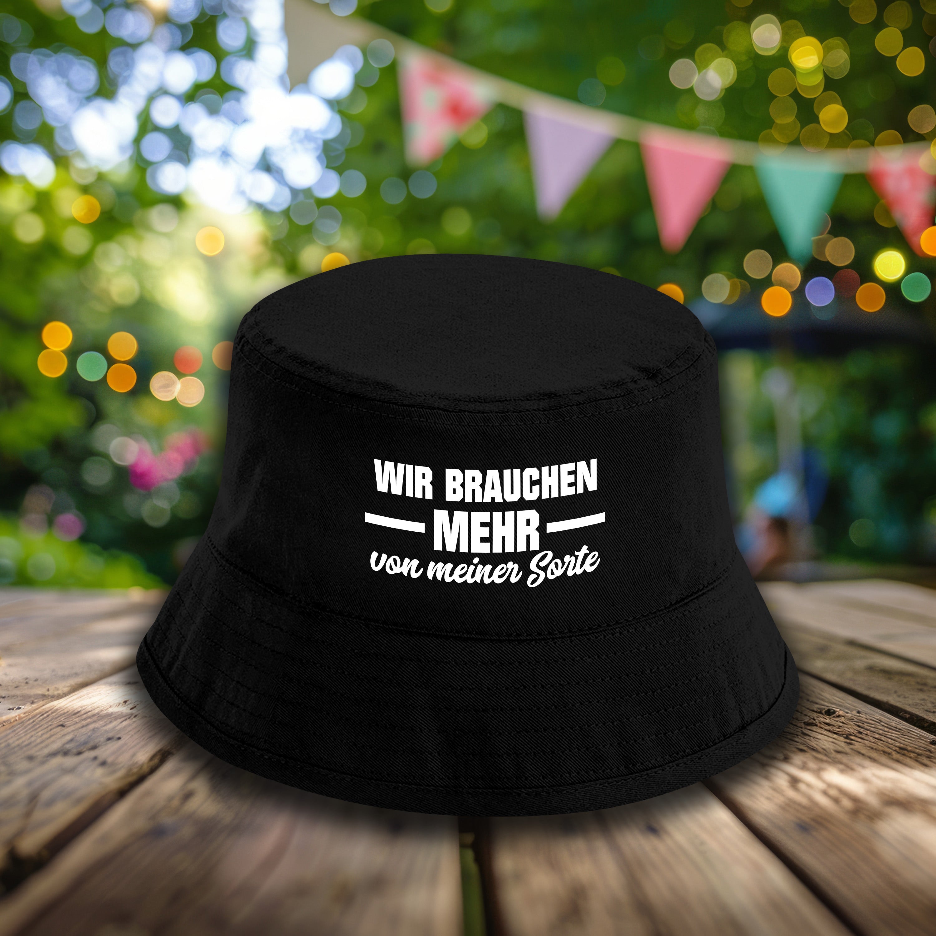 Bucket Hat Schwarz – Wir brauchen mehr von meiner Sorte – Fischerhut mit Spruch – Unisex Einheitsgröße – Festivalhut / Sonnenhut für Damen & Herren