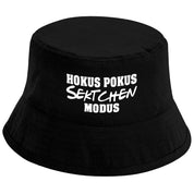 Bucket Hat Schwarz – Hokus Pokus Sektchen Modus – Fischerhut mit Spruch – Unisex Einheitsgröße – Festivalhut / Sonnenhut für Damen & Herren