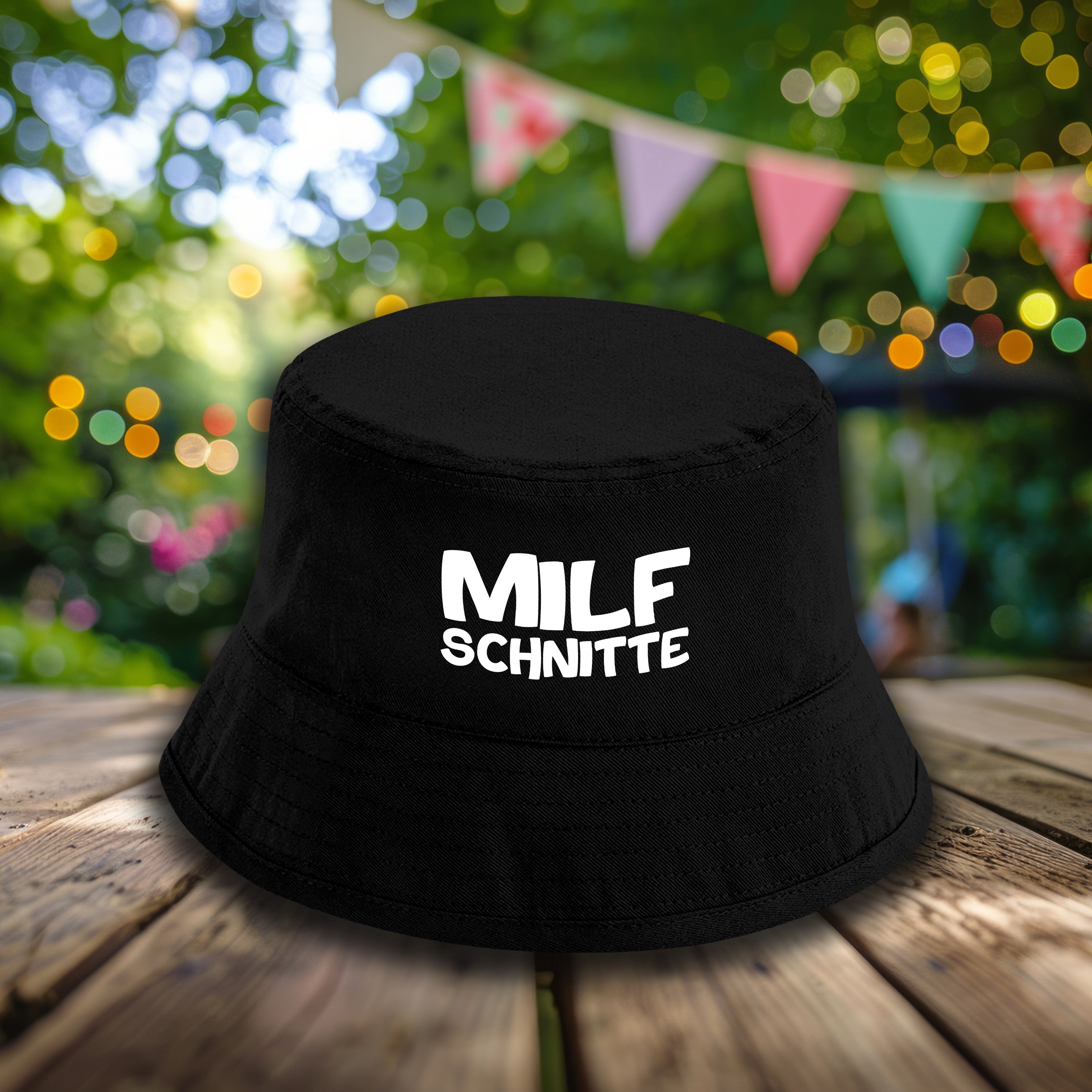 Bucket Hat Schwarz – Milf Schnitte – Fischerhut mit Spruch – Unisex Einheitsgröße – Festivalhut / Sonnenhut für Damen & Herren