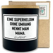 Duftkerze mit Spruch – Eine Superheldin ohne Umhang nennt man Mama. – Geschenk für Mama, Muttertag, handgemachte Sojakerze im Glas, nachhaltig, optional mit personalisiertem Bambusdeckel