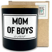 Duftkerze mit Spruch – Mom of Boys – Geschenk für Mama, Muttertag, handgemachte Sojakerze im Glas, nachhaltig, optional mit personalisiertem Bambusdeckel