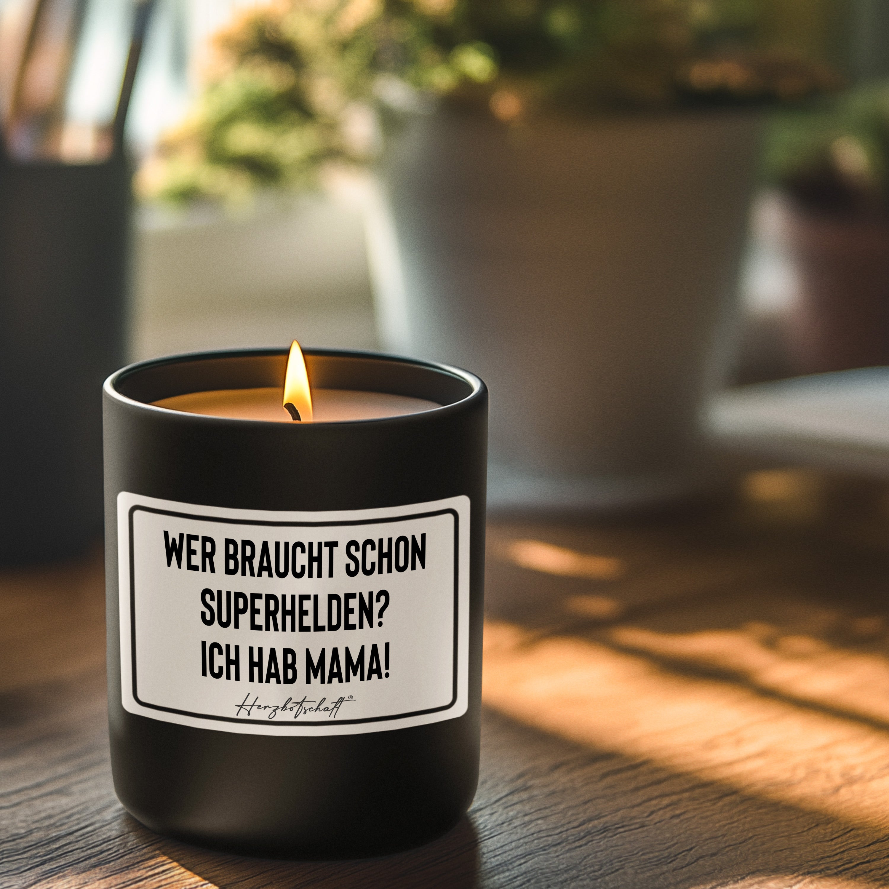 Duftkerze mit Spruch – Wer braucht schon Superhelden? Ich hab Mama! – Geschenk für Mama, Muttertag, handgemachte Sojakerze im Glas, nachhaltig, optional mit personalisiertem Bambusdeckel
