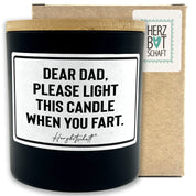Duftkerze mit Spruch – Dear dad, please light this candle when you fart. – Geschenk für Papa, Vatertag, handgemachte Sojakerze im Glas, nachhaltig, optional mit personalisiertem Bambusdeckel