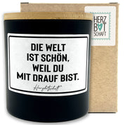 Duftkerze mit Spruch – Die Welt ist schön, weil du mit drauf bist. – originelles Geschenk, handgemachte Sojakerze im Glas, nachhaltig, optional mit personalisiertem Bambusdeckel