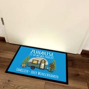 personalisierte Fußmatte mit Wunschnamen - Zuhause ist da wo wir parken! - für innen und außen | 60x40cm