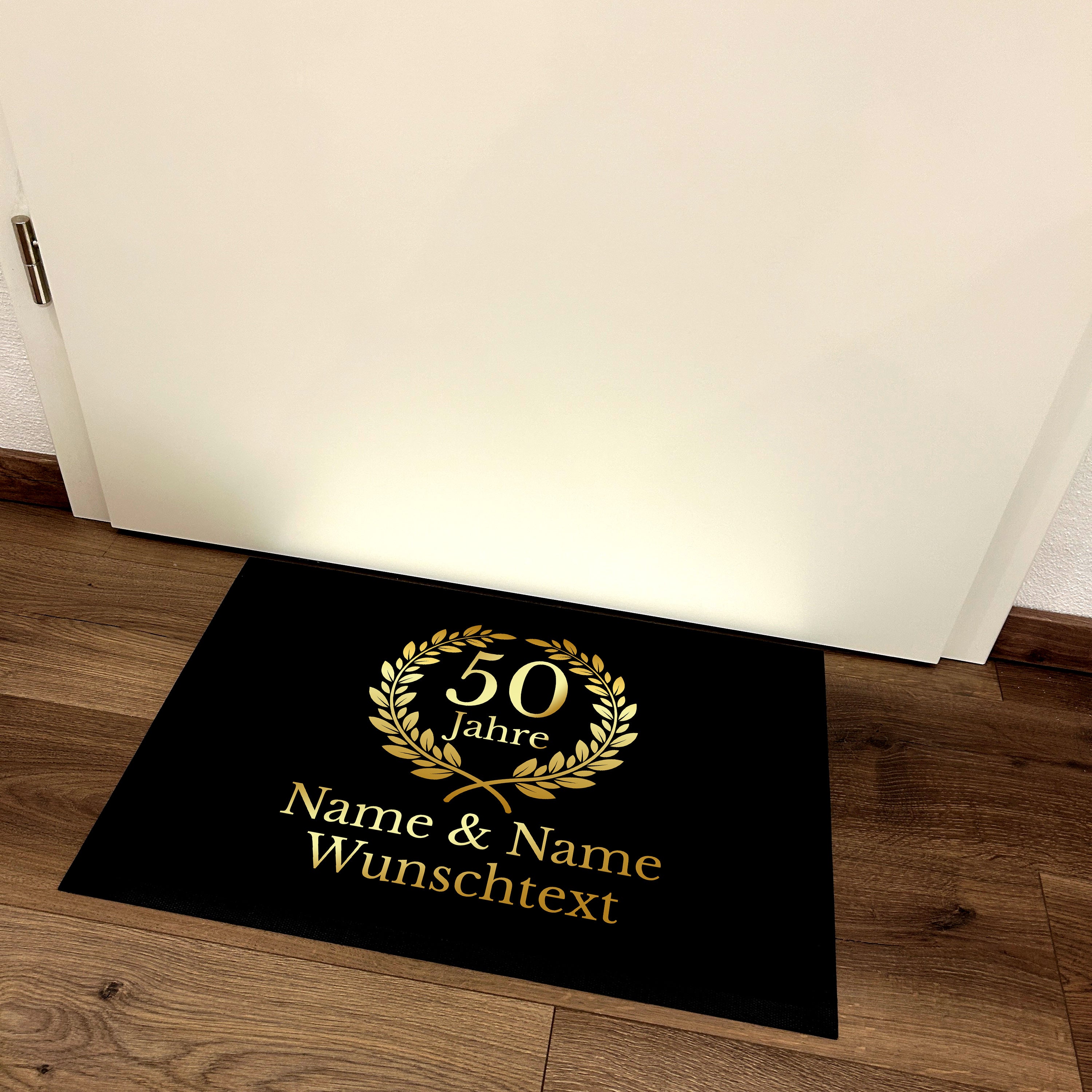 personalisierte Fußmatte mit Wunschtext und Jahreszahl - Lorbeerkranz gold - für innen und außen | 60x40cm