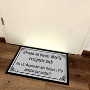 Fußmatte mit Motiv - Genau an dieser Stelle ereignete sich am 12. September des Jahres 1778 absolut gar nichts!!! - für innen und außen | 60x40cm