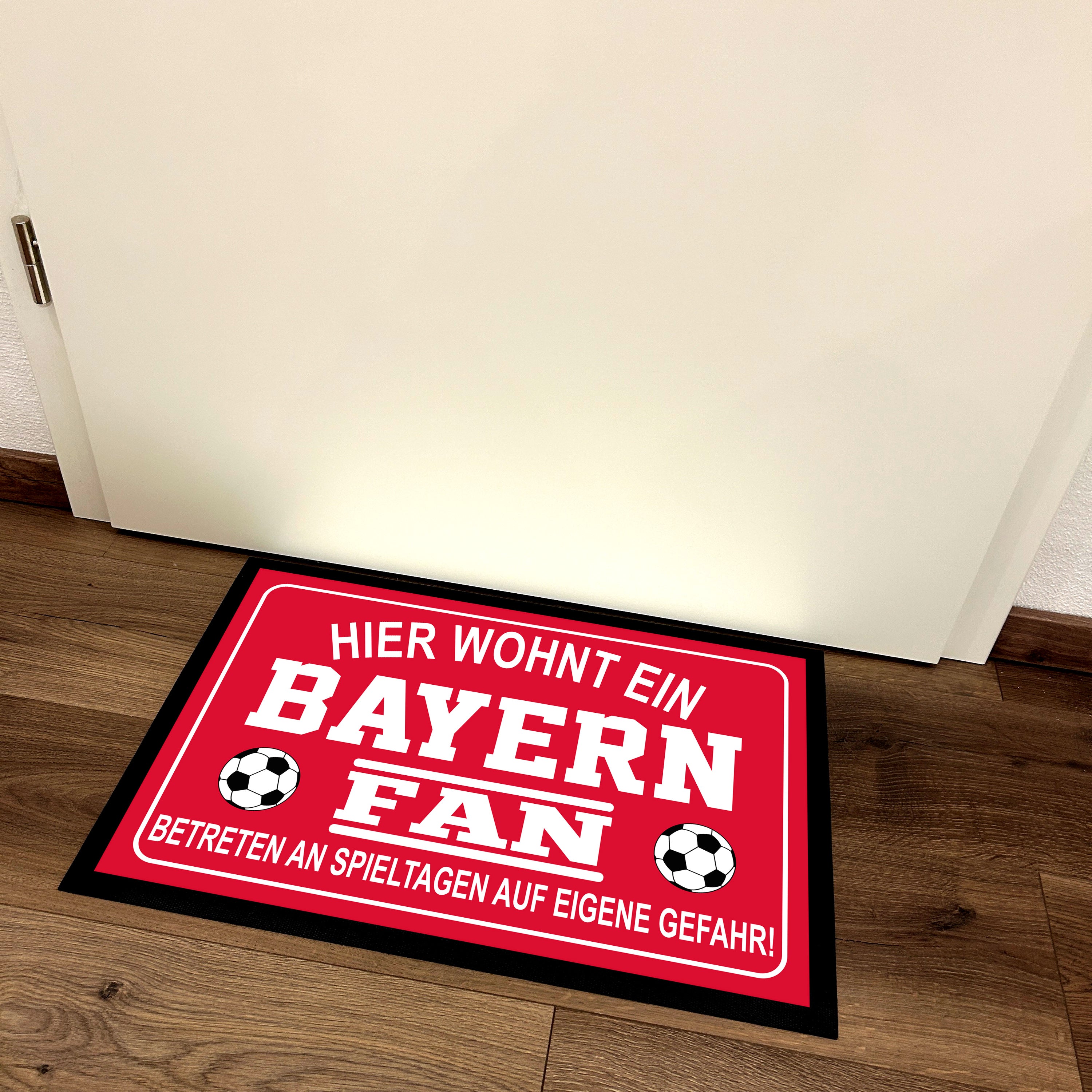 Fußmatte für Fußball Fans - Hier wohnt ein Bayern Fan - Betreten an Spieltagen auf eigene Gefahr! - für innen und außen | 60x40cm