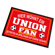 Fußmatte für Fußball Fans - Hier wohnt ein Union Fan - Betreten an Spieltagen auf eigene Gefahr! - für innen und außen | 60x40cm