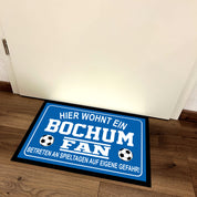 Fußmatte für Fußball Fans - Hier wohnt ein Bochum Fan - Betreten an Spieltagen auf eigene Gefahr! - für innen und außen | 60x40cm