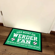 Fußmatte für Fußball Fans - Hier wohnt ein Werder Fan - Betreten an Spieltagen auf eigene Gefahr! - für innen und außen | 60x40cm