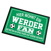 Fußmatte für Fußball Fans - Hier wohnt ein Werder Fan - Betreten an Spieltagen auf eigene Gefahr! - für innen und außen | 60x40cm